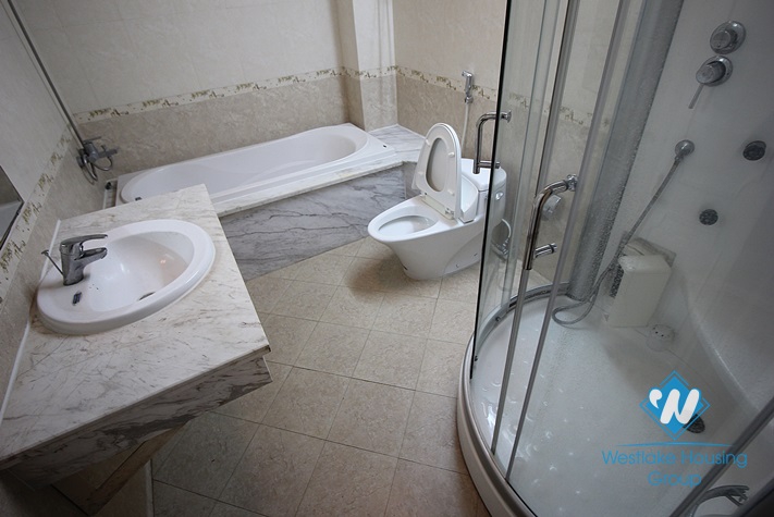 Nice house with small yard for rent in Au Co st, tay Ho, Ha Noi